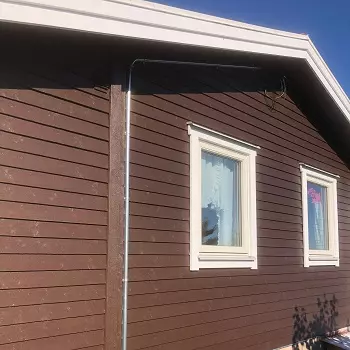 Byte av fjällpanel på fasad