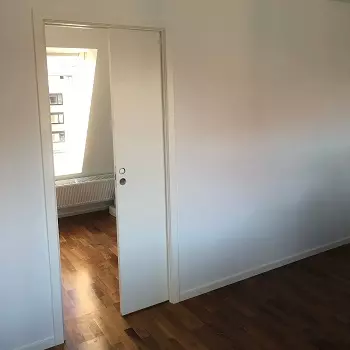 Vägg med sjutdörr i Linné