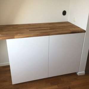 Skåp med bänkskiva i ek