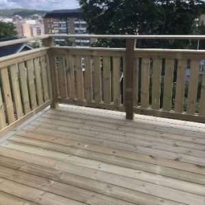 Byte av trädäck på plåttak